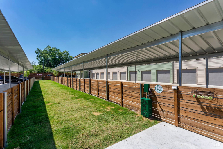 Room 5, Downtown Modern Bungalow, Dallas