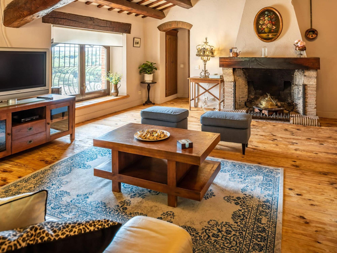 Room 2, Mas Toi, Girona