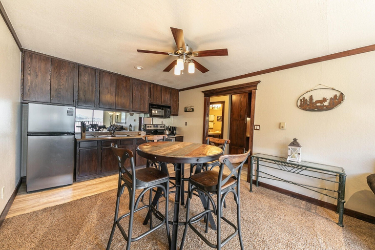 Dining, 114 Bldg B 1 Bedroom Condo, Nevada