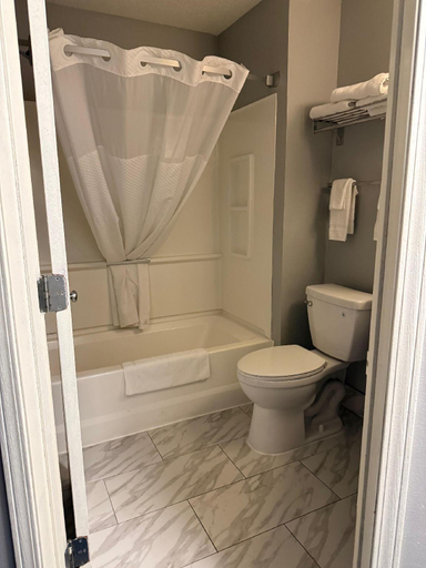 Bathroom 3, Northwood Inn Prairie Du Chien, Crawford