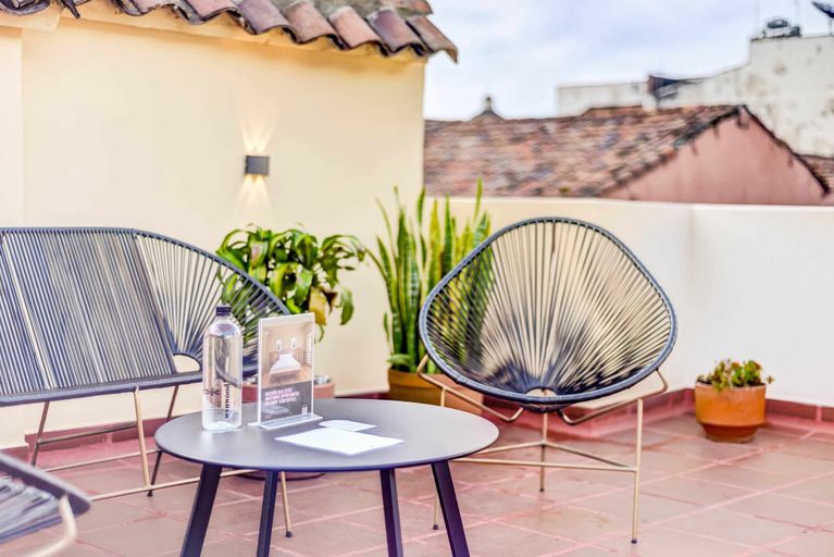 Room 2, Chic 4BR Getaway in Vibrant La Candelaria, Santafé de Bogotá