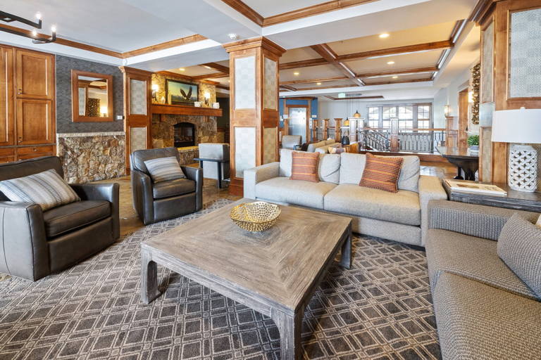 Living area 3, Lone Eagle 3031, Summit