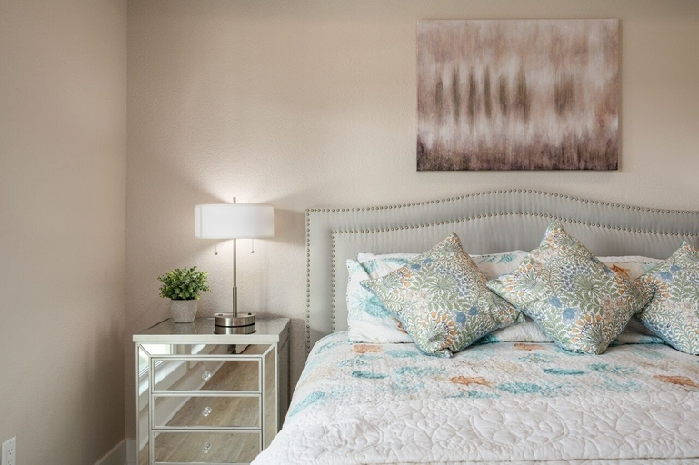 Room 2, Crystal Villa 3 Bedroom Home by RedAwning, Galveston