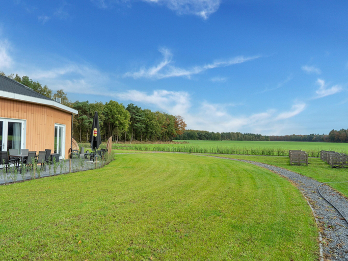 Garden 2, Holiday Home in Goirle With Sauna, Goirle