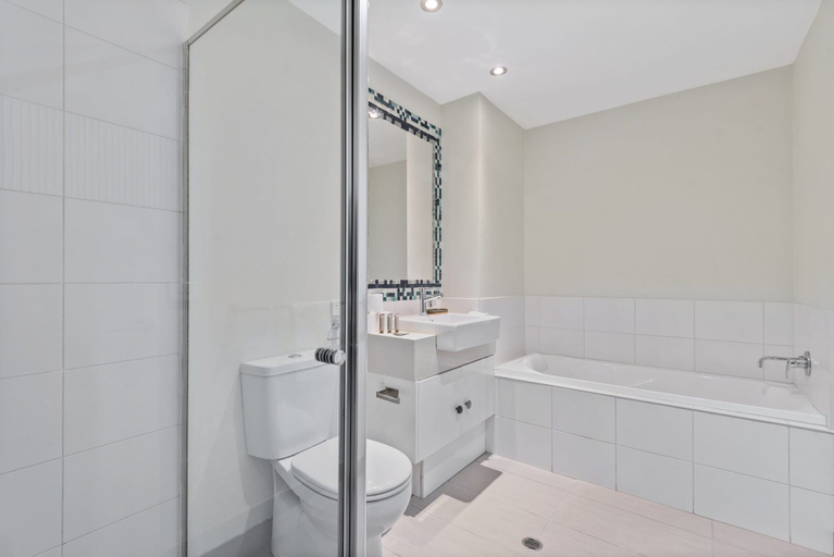 Bathroom 5, Stylish North Melbourne Stay, Melbourne