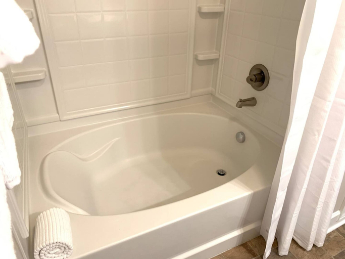 Room 2, Top Floor Water View King Bed Pool Gym, Delaware