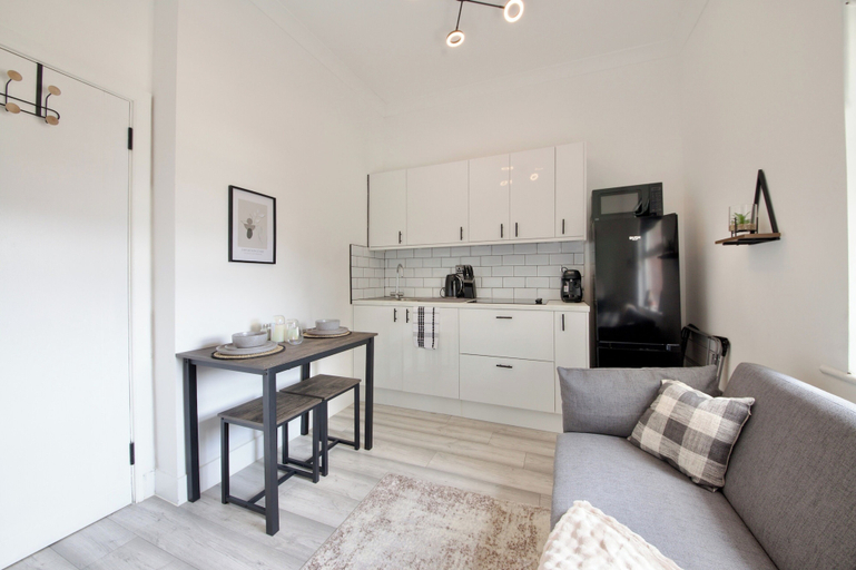 Living area 2, Modern City Apartment in London, London