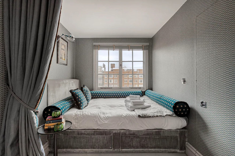 Room 5, Cadogan Squre-2 Bedroom, London