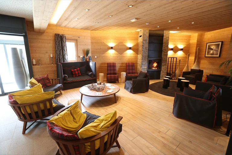 Living room 4, Apartment in Les Menuires With Spa & Pool, Savoie