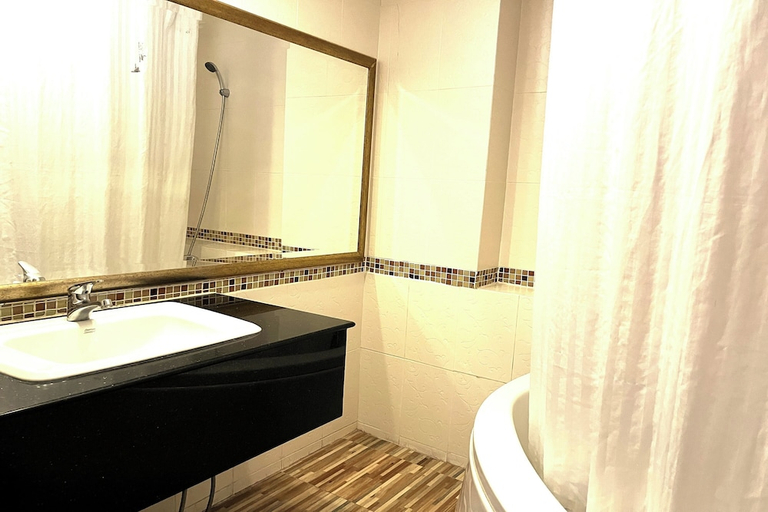 Bathroom 4, Aiyaree Place Hotel, Pattaya