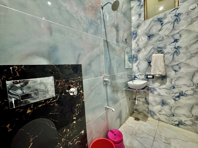 Bathroom 4, Hotel Krishna Kripa Palace, Mathura