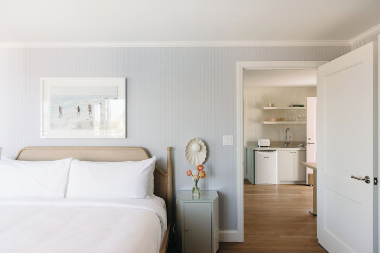 Bedroom 4, Bay Shores Peninsula Hotel, Orange