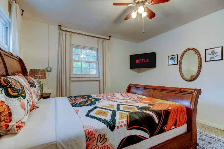 Room 3, Boho Beach Bliss 2BR Retreat Steps From the Sand, Pinellas