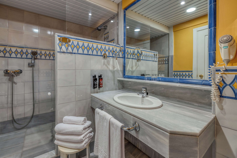 Bathroom 5, AZZ Guadacorte Campo de Gibraltar, Cádiz