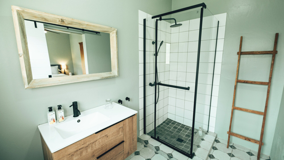 Bathroom 5, Villa Chad Luxury Guesthouse, Overberg