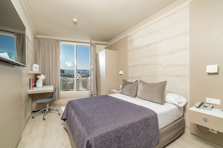 Bedroom 4, Salles Hotel Pere IV, Barcelona