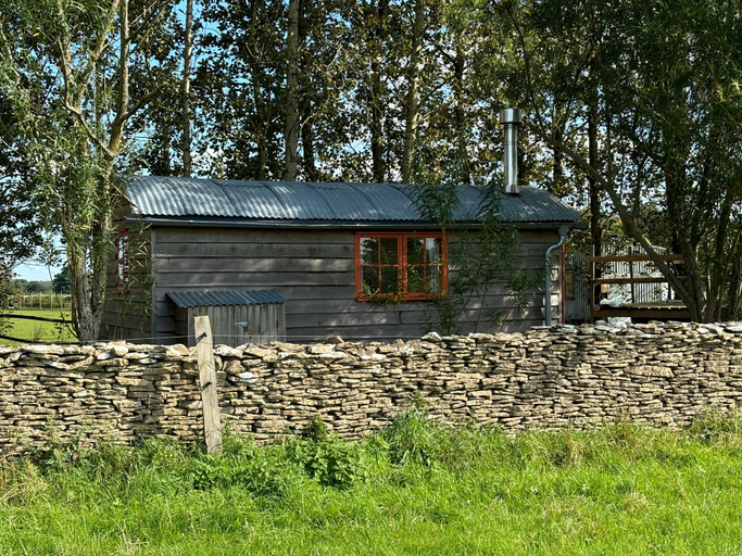 Exterior 4, Secluded off Grid Shepherd's Hut, Gloucestershire