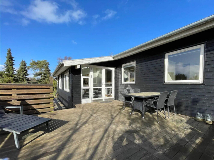 Outdoor dining, 5 Star Holiday Home in Ebeltoft, Syddjurs
