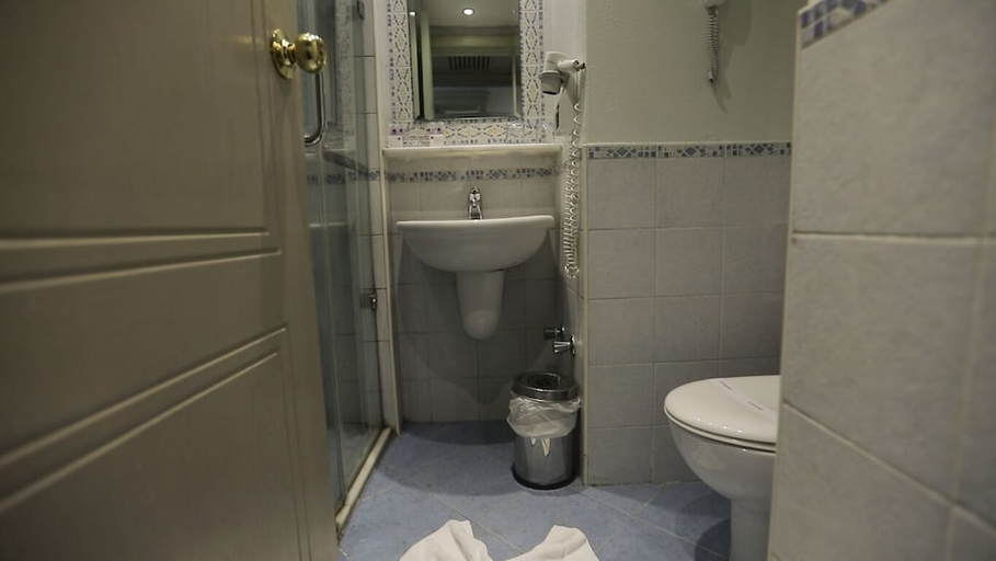Bathroom 3, Romance Alexandria Hotel, Alexandria