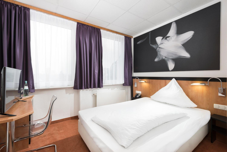 Bedroom 3, Days Inn by Wyndham Dortmund West, Dortmund
