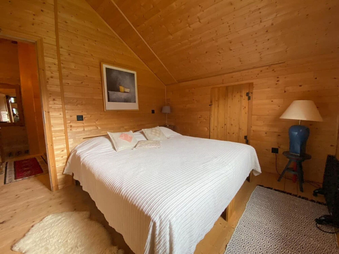 Room 2, Alps Chalet for Big Group With Sauna Yoga Terrace, Pays-d'Enhaut