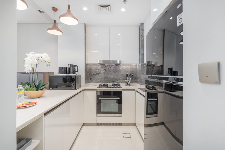 Room 3, Fabulous and Spacious 2BR in Nobles Tower, Dubai