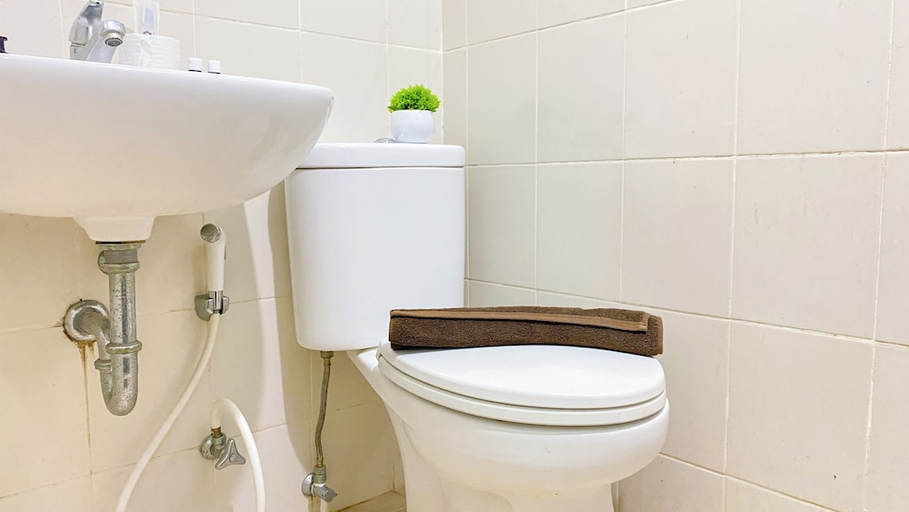 Bathroom 3, Good And Homey Studio At Cervino Village Casablanca Apartment, South Jakarta