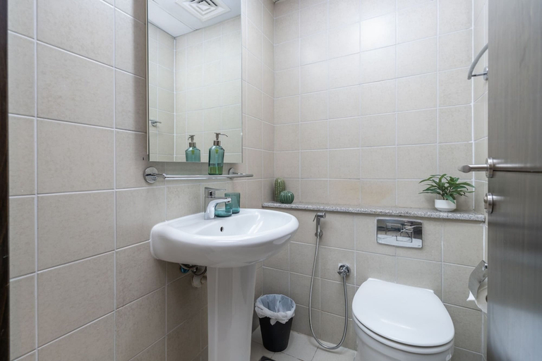 Room 5, Refined 1BR Retreat in The Point Tower - Marina, Dubai