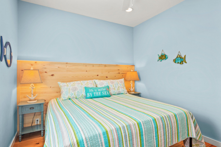Bedroom 3, Eleventh II, Nueces
