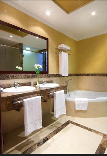 Bathroom 5, Hotel Cándido, Segovia