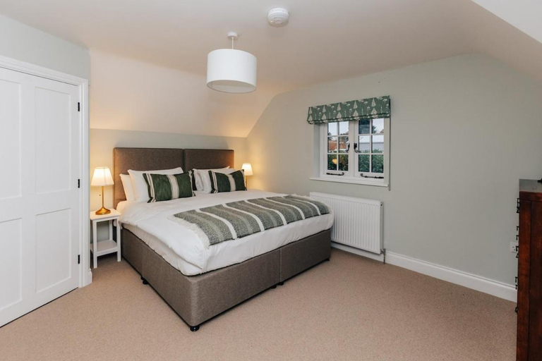 2, Home Farm Holiday Homes - Sleeps 26, Oxfordshire