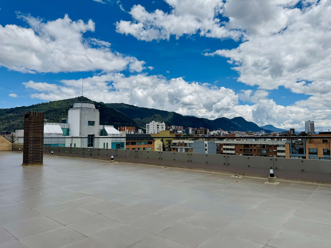 Room 5, w Inviting Loft w Balcony in Santa B Rbara, Santafé de Bogotá