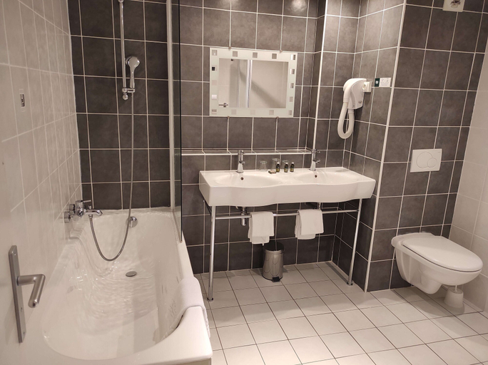Bathroom 4, Hôtel La Rivière, Aveyron