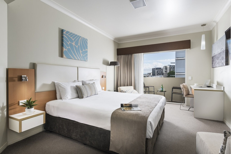 Bedroom 3, Grand Hotel and Apartments Townsville, South Townsville