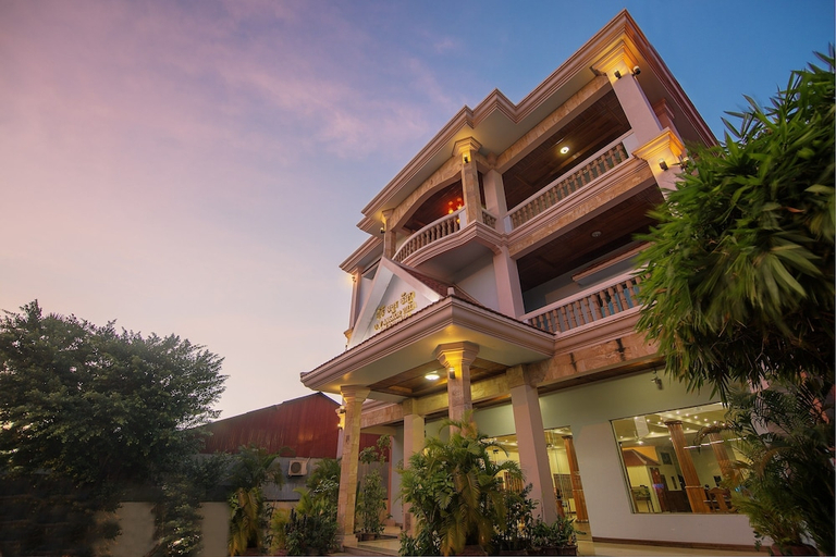 Exterior & Views