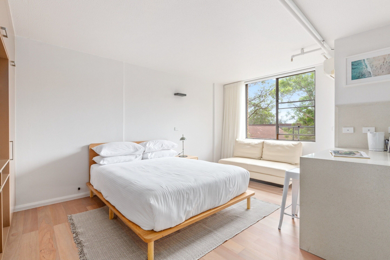 Room 4, Central Bondi Studio With Rooftop Pool Access, Sydney
