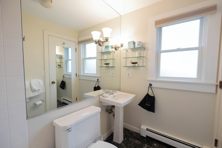 Bathroom 4, The Beach House Inn, York