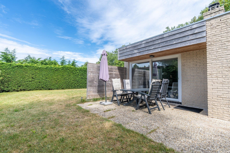 Garden 4, Charming Detached Bungalow for 4 People, Texel