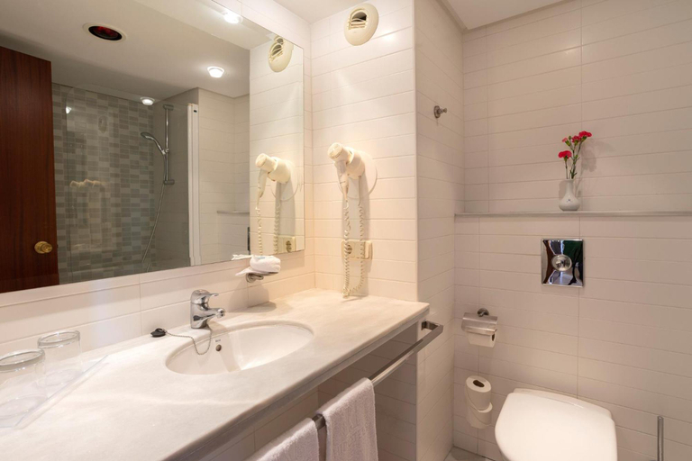 Bathroom 4, Hipotels Dunas Cala Millor Aparthotel, Baleares