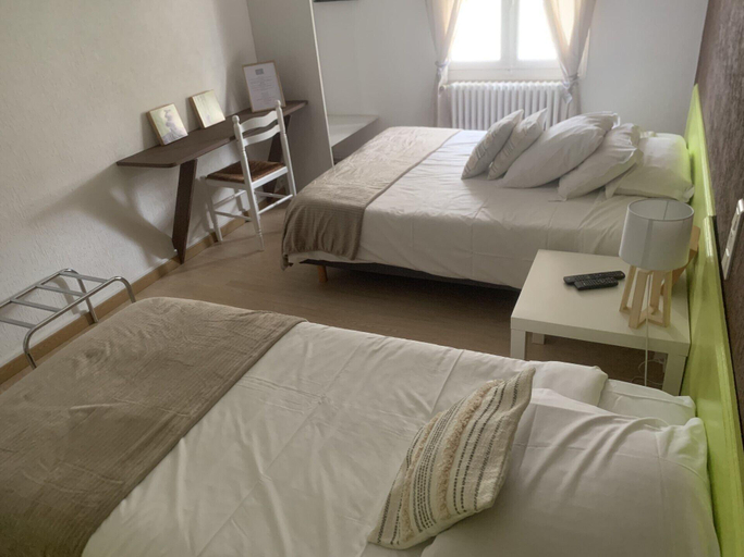 Bedroom 4, Hôtel les Thermes, Charente-Maritime