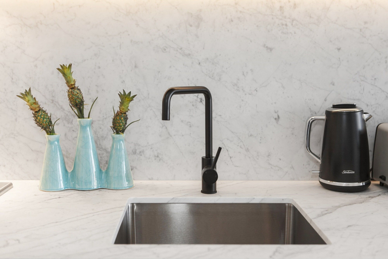 Interior 2, Chic 1-bed With a Sleek Balcony Near Shops, Melbourne