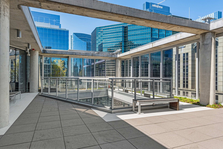 Room 4, Exclusive 3BR City Views Top Amenities Central, Cook