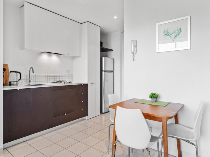 2, Central 1-Bed Apartment with Secure Parking, Melbourne