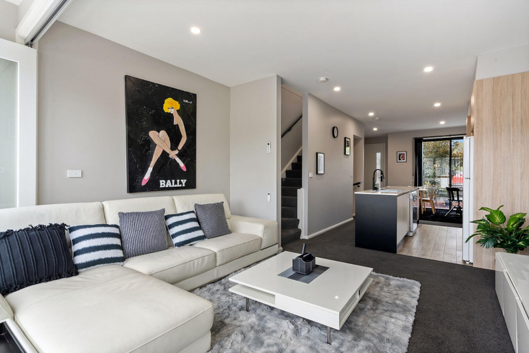 Separate living room 5, Modern 3-Bedroom Townhouse in Quiet Greenway, Canberra