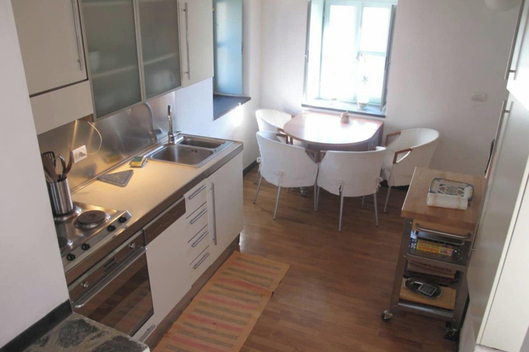 Others 3, 2 Bed House Sleeps 5 - Terrace - Communal Pool, Savona