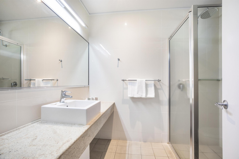 Bathroom 4, Nightelier Mission Beach, Cardwell