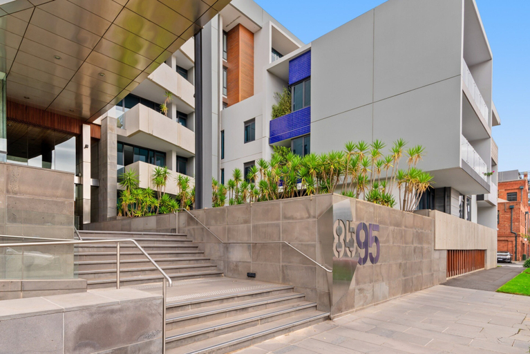 Reception, 2-bed, 500m From The Beach With Pool, Gym & Sauna, Melbourne
