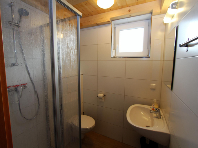 Bathroom 3, Apartment in Kotschach near Ski Slopes, Hermagor