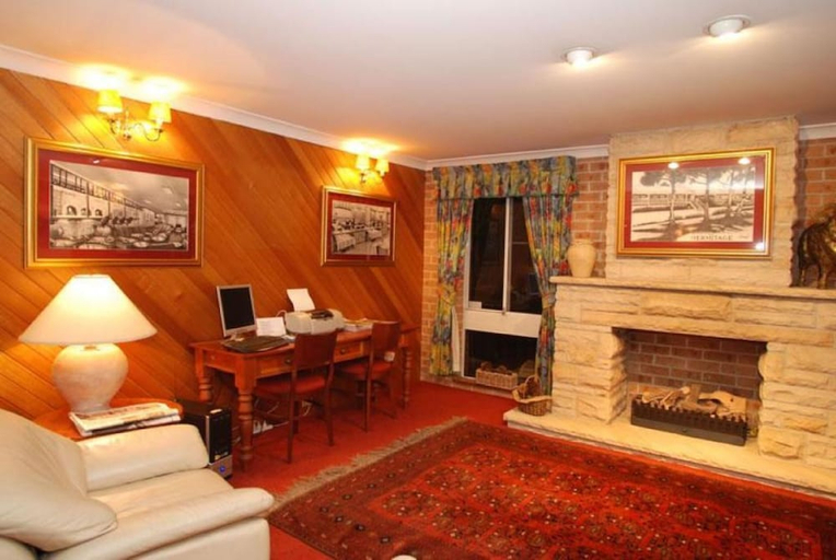 Public Area, The Hermitage Motel, Campbelltown - South