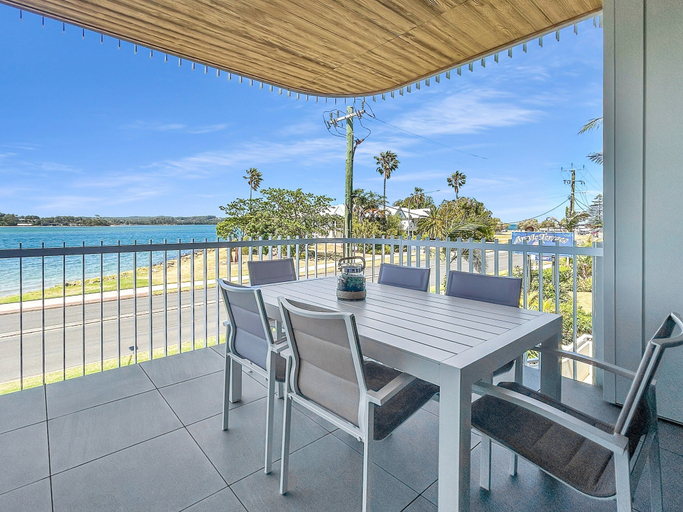 Balcony 3, 3-bed: Riverfront Alfresco Dining & Rooftop Pool, Eurobodalla